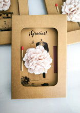 Cargar imagen en el visor de la galería, POSTAL - VELA &quot;BODAS&quot;

