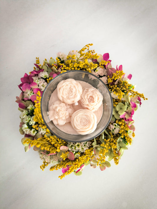 VELA AROMÁTICA EN VASO CON CORONA FLORAL